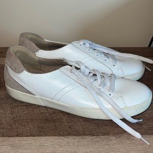 Naturalizer White Sneaker Size 11